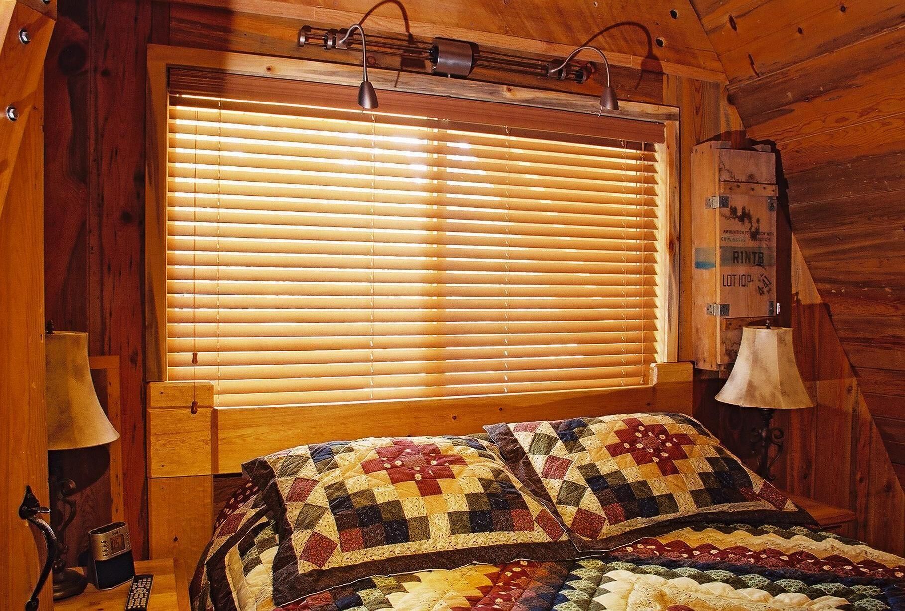 Riviera Des Chutes (River of the Falls) Cabin in the Woods