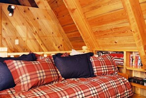 2 bedrooms, iron/ironing board, travel cot, free WiFi