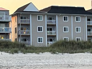 Exterior - Windy Village Oceanfront on Beach…Prime 2026 Summer Weeks Available (North Myrtle Beach)