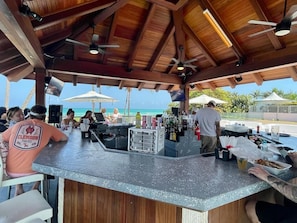 Bar (on property) - OCEANFRONT Renovated Luxury apt at the Alexander - Stay on the Beach ★★★★★ (Miami Beach)