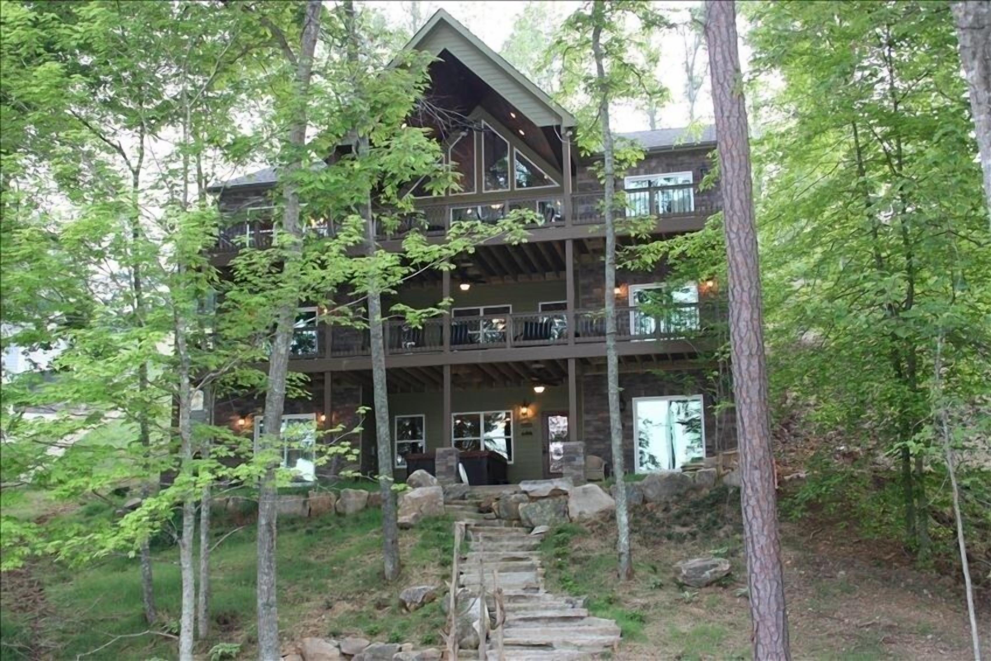  Fantastic location, 9TV, 2 Story/2 Slip Dock,  2 FirePit , HotTub, 2 Kitchens