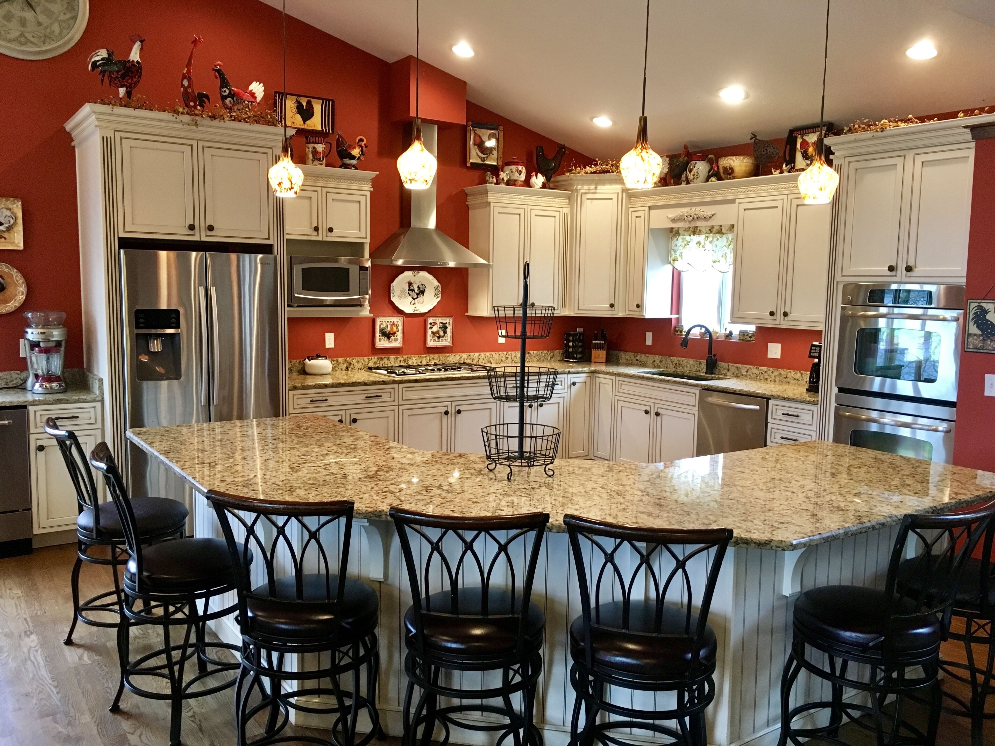  Fantastic location, 9TV, 2 Story/2 Slip Dock,  2 FirePit , HotTub, 2 Kitchens