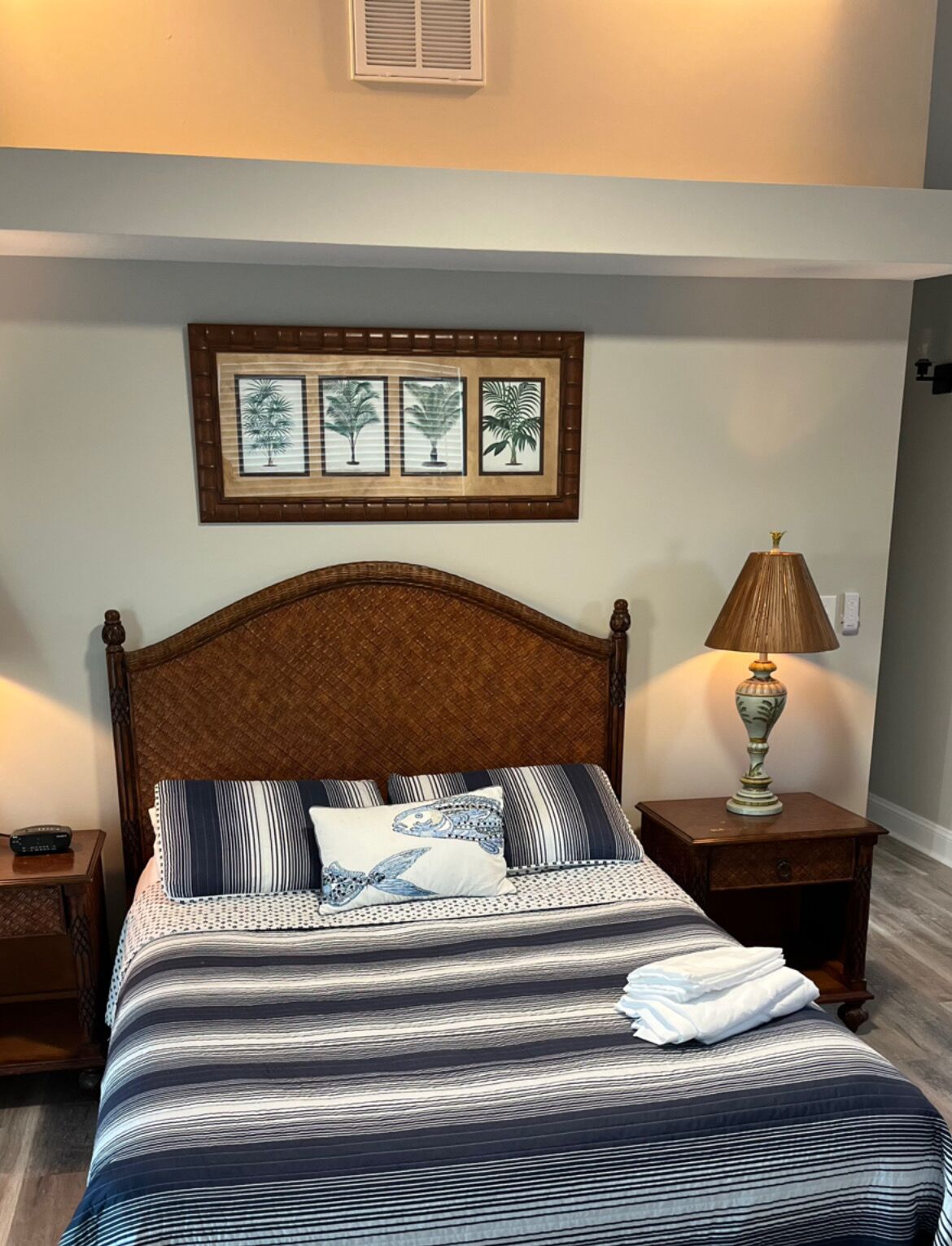 4bed4ba Lakefront Home! Ocean Lakes. Just renovated! Time to book for Halloween!