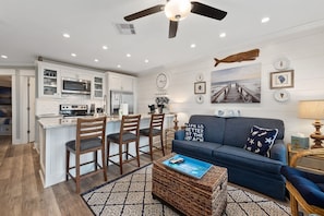 Smart TV, DVD player - Ocean Sunrise Pet friendly, In-house laundry Pools (Galveston)