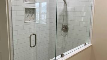 Combined shower/bathtub, hair dryer, towels, soap