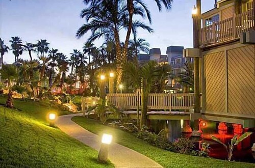 NCV D306 2BR 2BA 2-story Penthouse with breathtaking ocean, sand, & pier views.