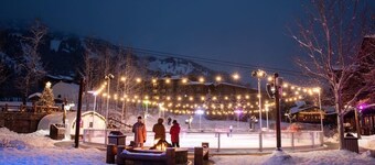 Teton Club 15-35% Off Most Weeks, Ski-in/Out to Tram, Gondola- 4 Hot Tubs & Spa!