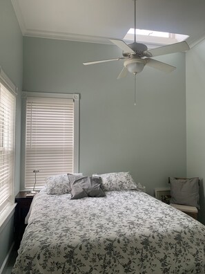 1 chambre, fer et planche à repasser, Wi-Fi gratuit, draps fournis