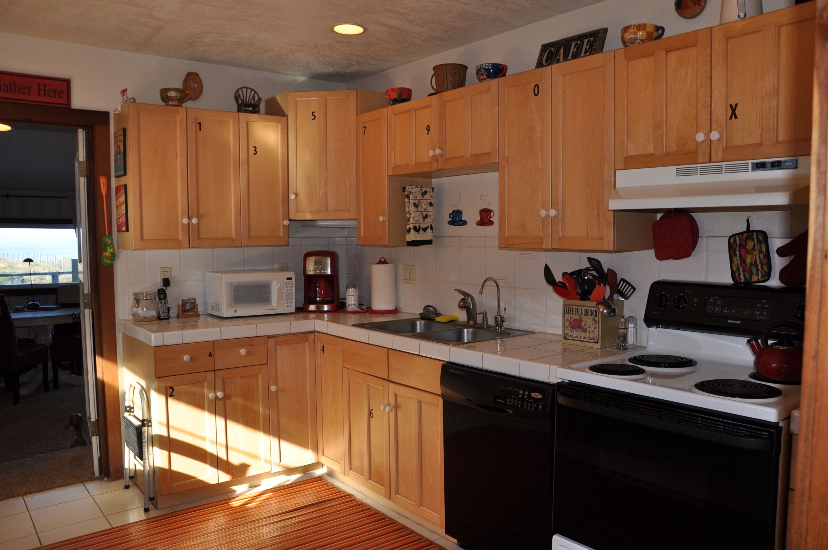 Driftwood Bungalow MENDOCINO COAST Ocean Front, Private Path to Beach HOT TUB