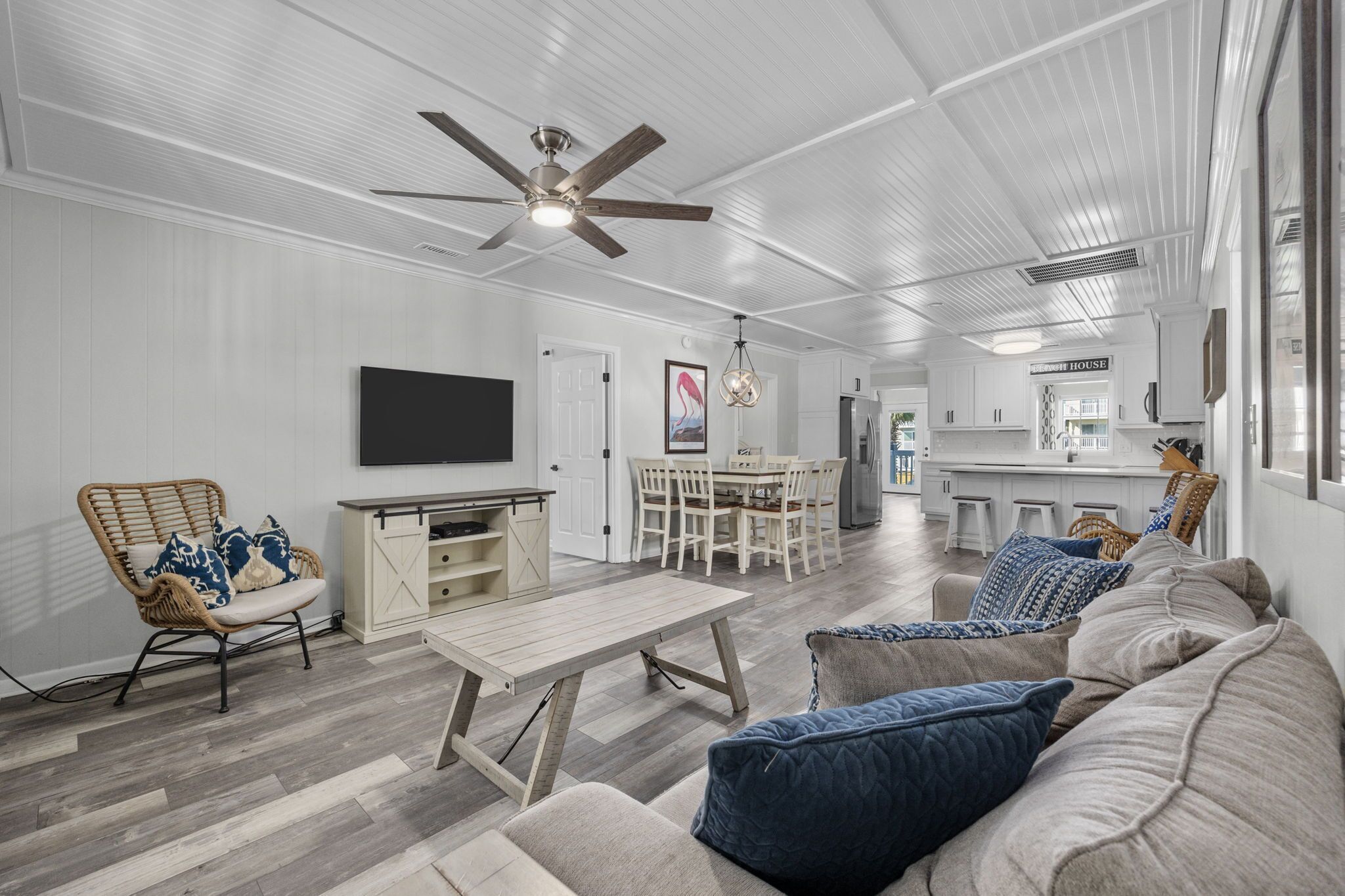 LUX CHANNEL HOME, THE OASIS, PRIVATE POOL, WATER FRONT, PET FRIENDLY