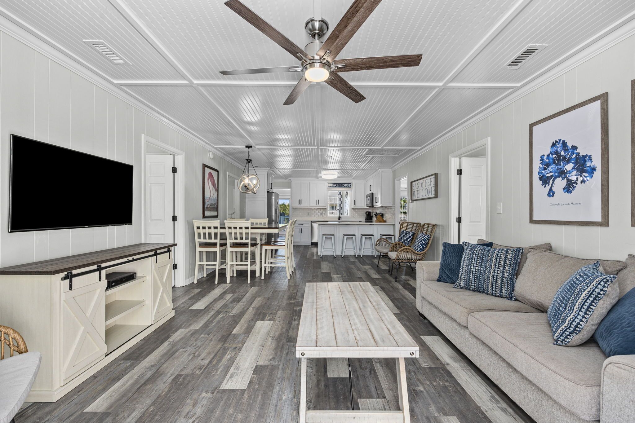 LUX CHANNEL HOME, THE OASIS, PRIVATE POOL, WATER FRONT, PET FRIENDLY