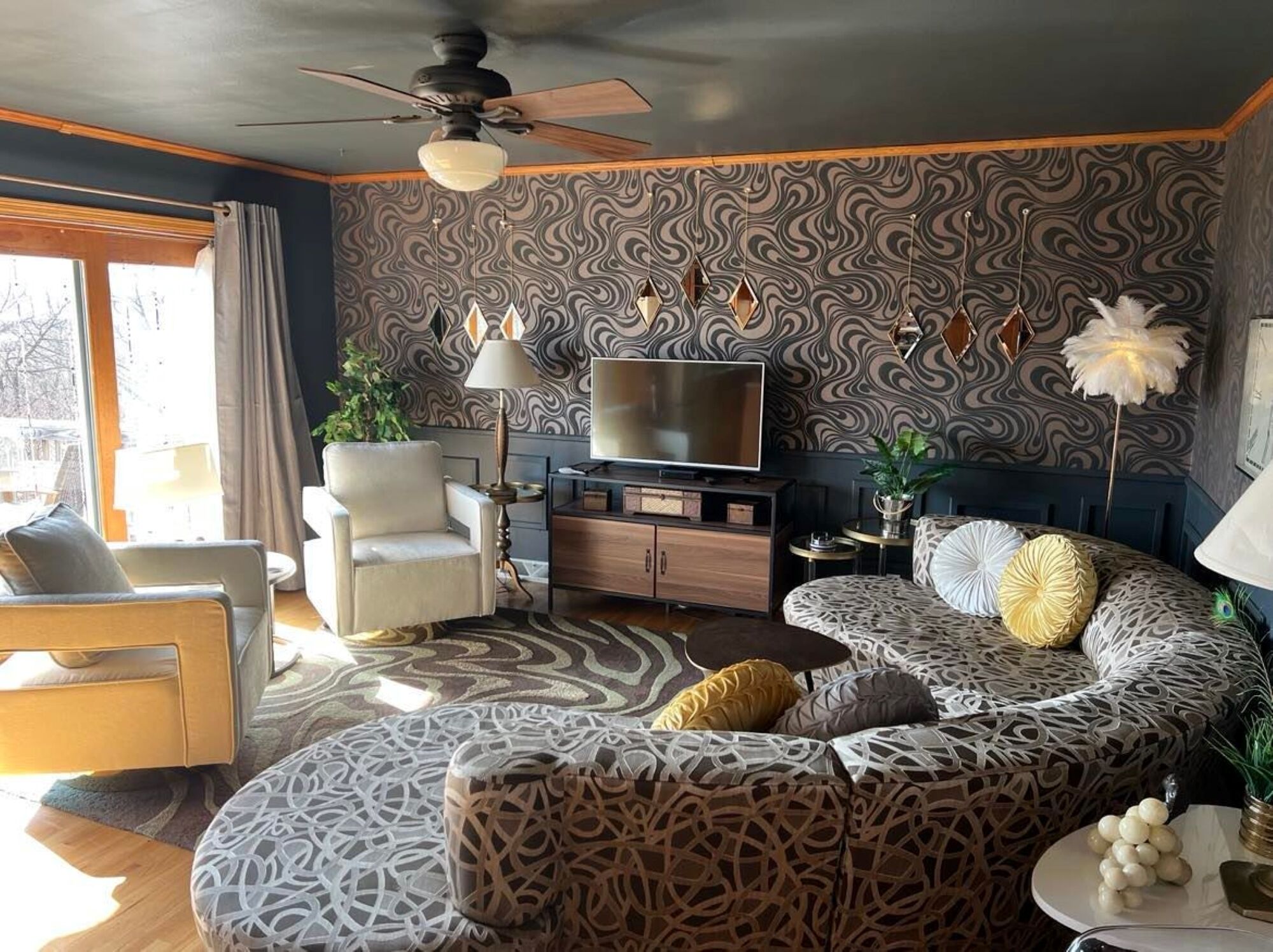 GRAND VIEW -- BAYVIEW HOUSE overlooking the Mississippi River with HOT TUB