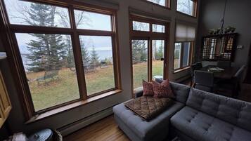 TV, fireplace, music library, stereo