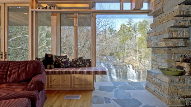 Living area - Beautiful waterfall views & Highlands Architect.  Like nothing you've ever seen! (Westminster)