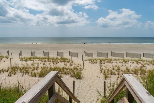 NOUVEAU à PROACTIVE Vacations - S'amuser au soleil et vivre facilement à Son Worshiper, idéalement situé, face à l'océan - 4 chambres à coucher, 3 salles de bain avec accès facile �� la plage.