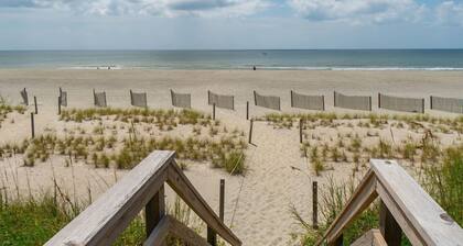 NOUVEAU Ă PROACTIVE Vacations - S'amuser au soleil et vivre facilement Ă Son Worshiper, idĂ©alement situĂ©, face Ă l'ocĂ©an - 4 chambres Ă coucher, 3 salles de bain avec accĂšs facile ïżœïżœ la plage.