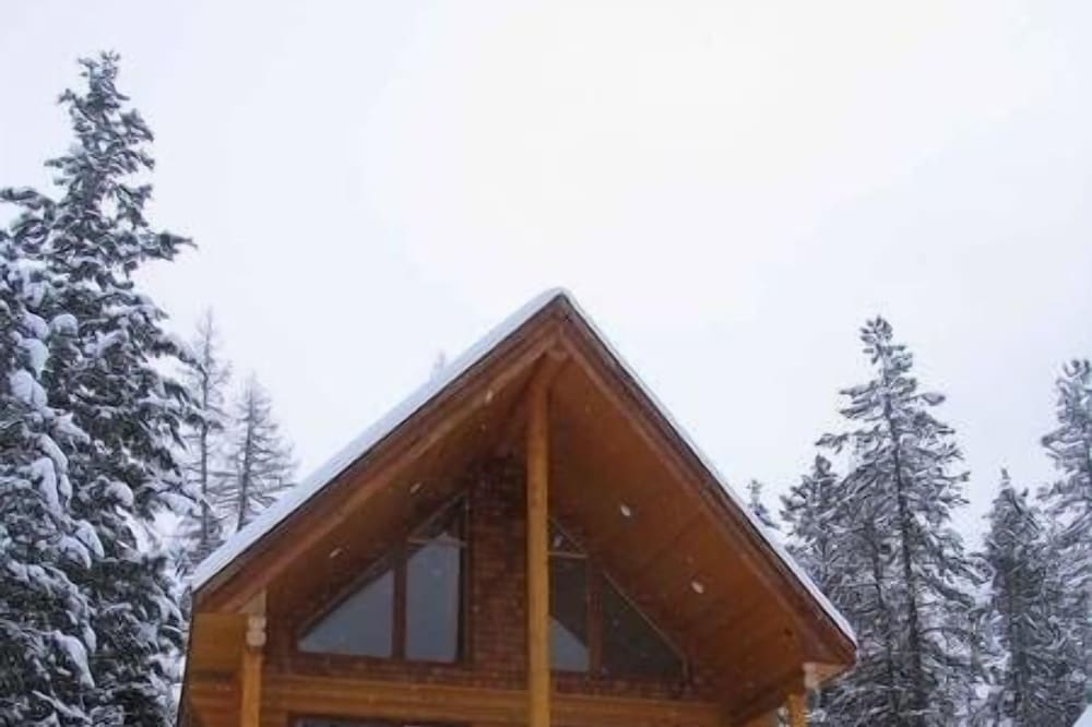 Log cabin in the woods