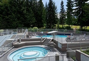 A heated pool - Carv'em or Park'em at Our Ski-in/Ski-out Condo in Woodrun (Whistler)