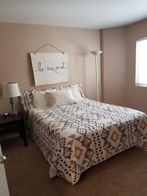 2 室のベッドルーム、アイロン / アイロン台、旅行用ベビーベッド、WiFi (無料)