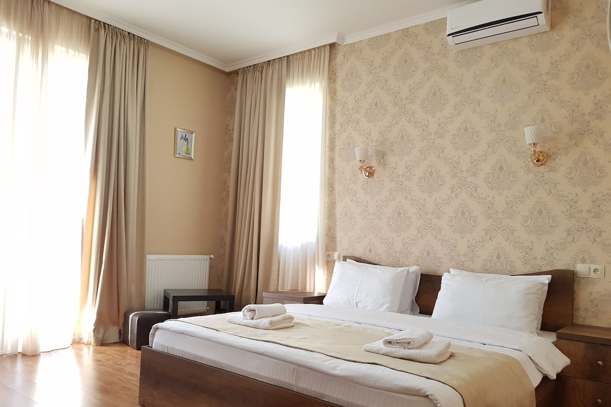 Deluxe Double Room, Balcony | Minibar, blackout curtains, cots/infant beds, rollaway beds