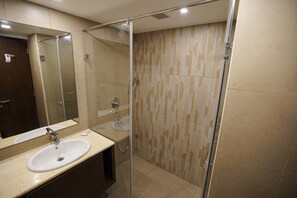 Executive Room, 1 Double Bed, Non Smoking | Bathroom - Jaag Hotel (Chennai)