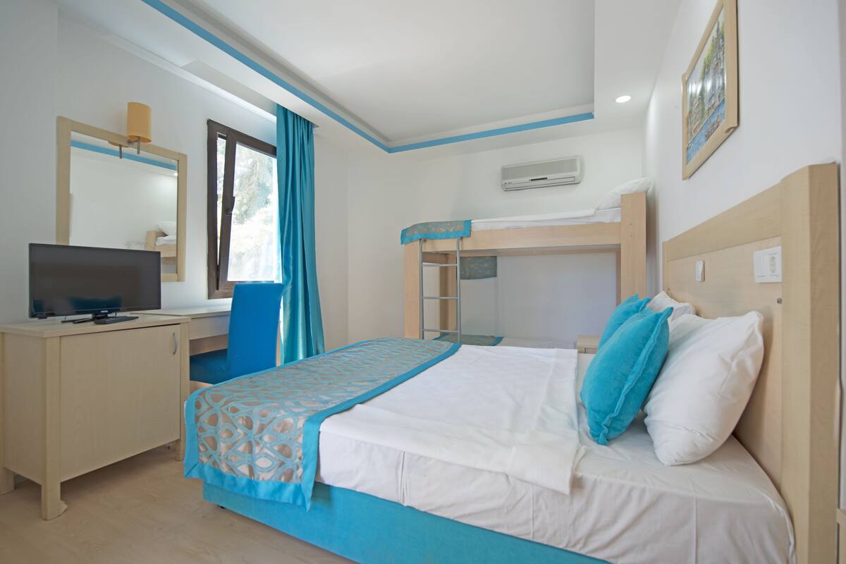 Family Room | In-room safe, cribs (free), bed sheets