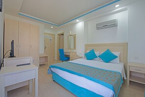 Standardzimmer | Zimmersafe, kostenlose Babybetten, Bettwäsche