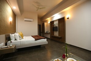 Deluxe Room, 1 Double Bed, Non Smoking | Desk, rollaway beds, free WiFi - Kukda Resort Chittorgarh (Chittorgarh)