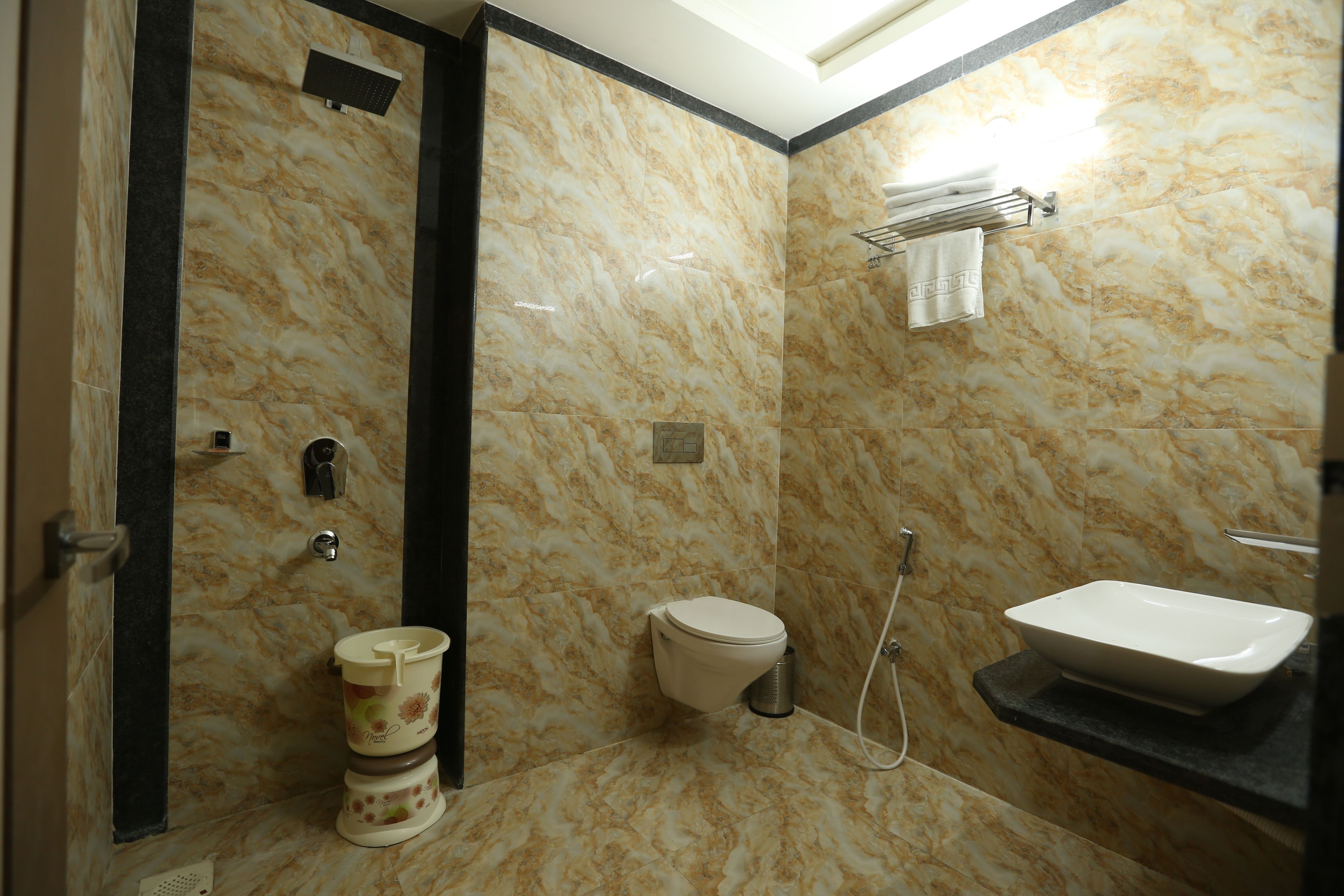 A bathroom with a toilet, bidet, and sink.