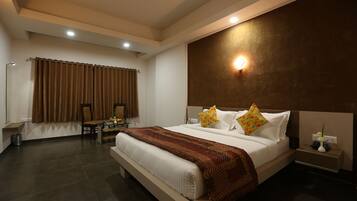 Deluxe Room, 1 Double Bed, Non Smoking | Desk, rollaway beds, free WiFi