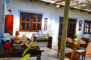 Free daily buffet breakfast - Villa Jade Trancoso (Porto Seguro)
