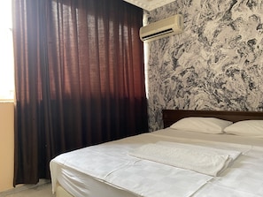 1 habitación, escritorio, wifi gratis y ropa de cama 