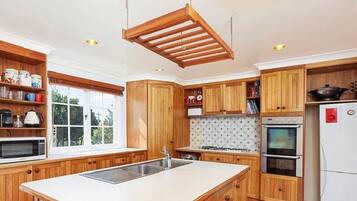 Nhà dành cho gia đình, 5 phòng ngủ, phù hợp cho người khuyết tật | Bếp riêng | Tủ lạnh, lò vi sóng, lò nướng, bếp nấu