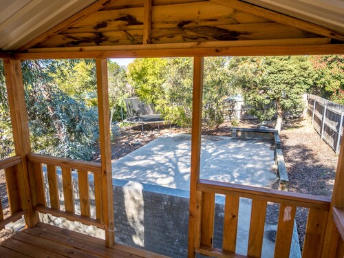 Pearce Family Friendly Home w Playground