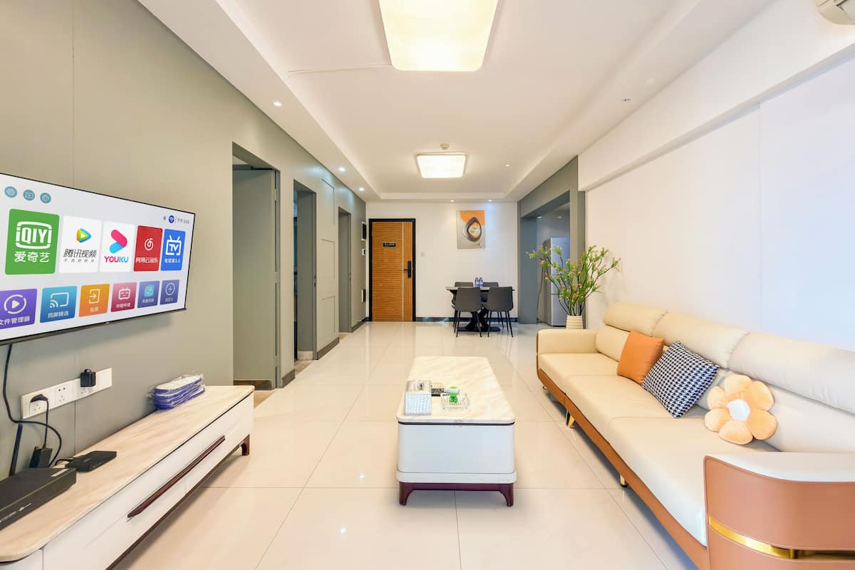 Boutique Apartment, 2 Bedrooms | Premium bedding, blackout drapes, soundproofing, iron/ironing board