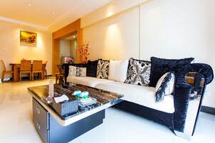 Boutique Apartment, 2 Bedrooms | Premium bedding, blackout drapes, soundproofing, iron/ironing board
