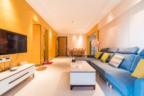 Deluxe Apartment, 2 Bedrooms | Peralatan tempat tidur premium, langsir/tirai gelap terus, kalis bunyi