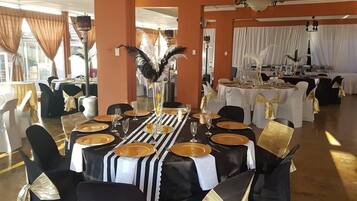 Breakfast, lunch, dinner served; local cuisine