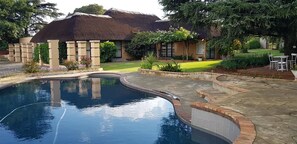 Outdoor pool - kwa-eden hotels and conferencing (Johannesburg South)