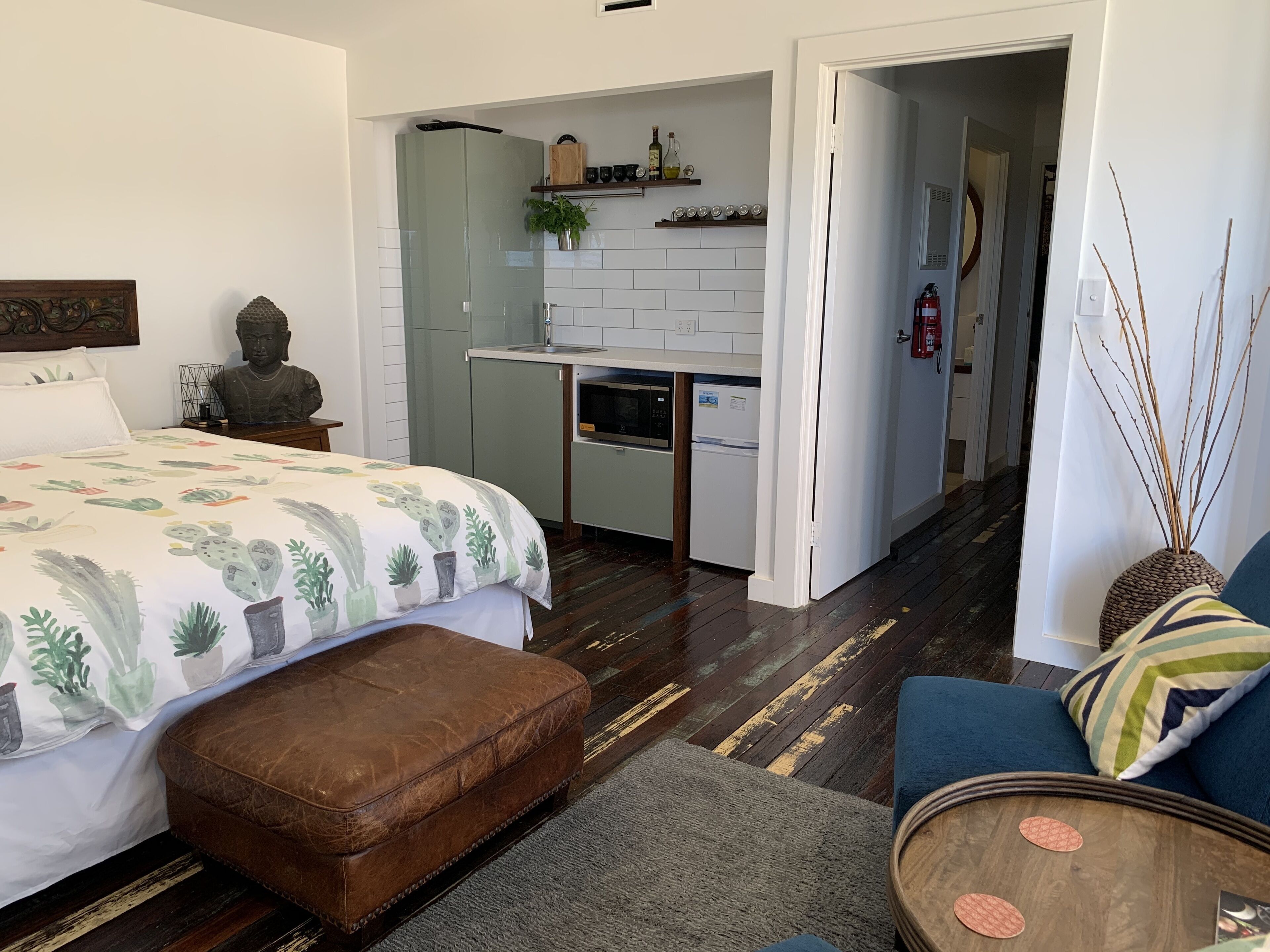 Iron/ironing board, travel cot, WiFi, bed sheets