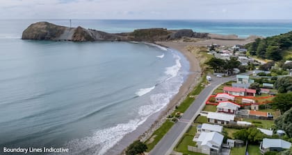 Crayfish Cove - Unsurpassed Water front location!