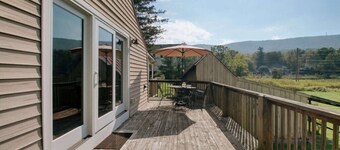 Charming Cottage in the Village of Warm Springs with Warm Thermal Spring