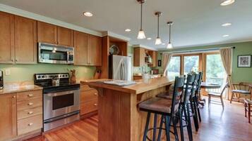 冰箱、微波炉、烤箱、炉灶