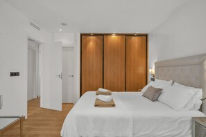 2 slaapkamers, een strijkplank/strijkijzer, reisbedje, gratis wifi