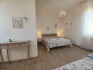 Comfort-Dreibettzimmer, Nichtraucher, Gartenblick | Wohnbereich