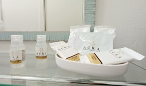 Comfort Double or Twin Room, Non Smoking, City View | Bathroom | Shower, rainfall showerhead, hair dryer, bidet - Il giardino (Piombino)