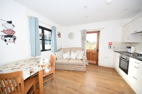 TV - Self catering B&B or short holiday let (Saffron Walden)