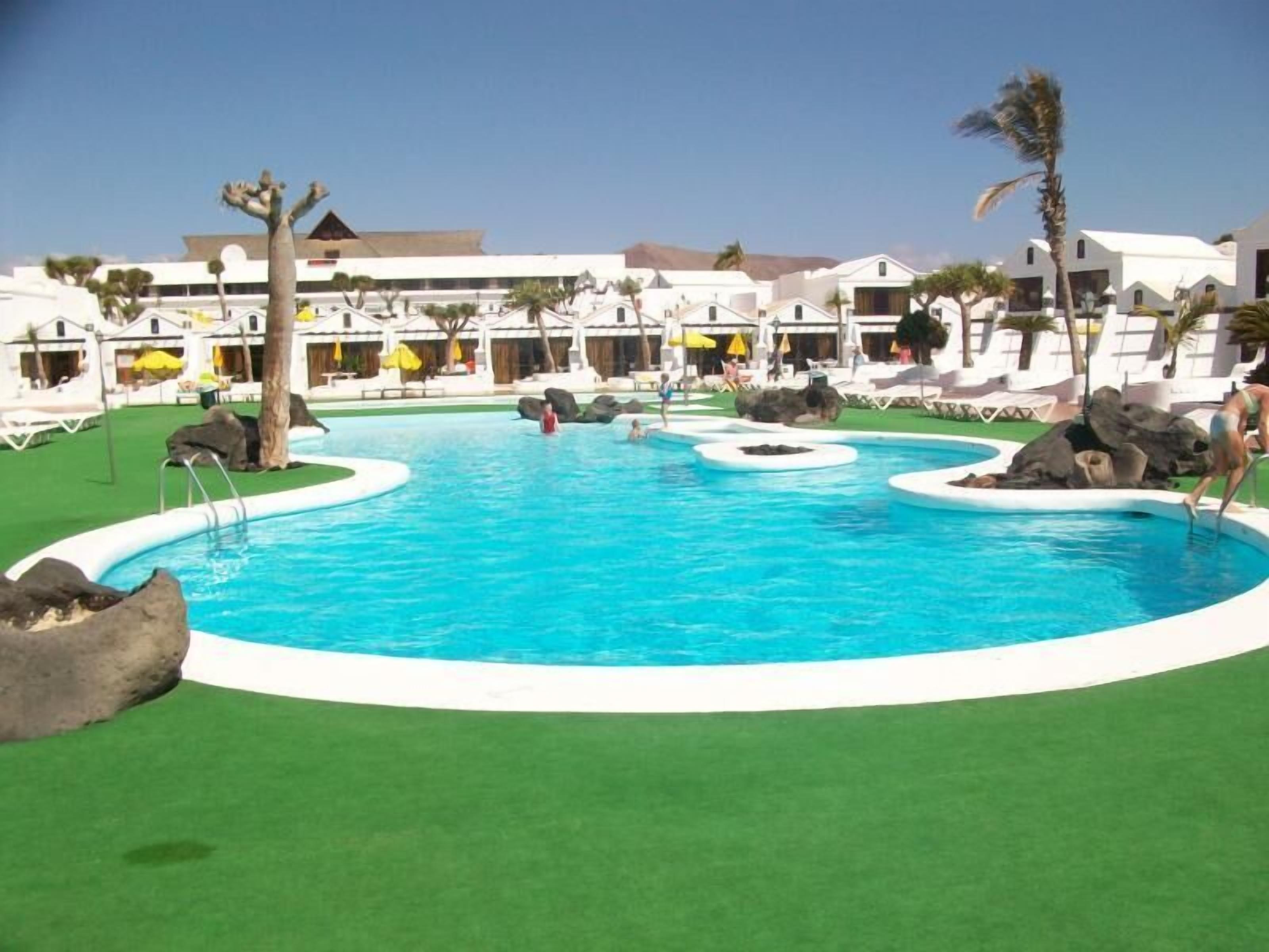 حمام سباحة