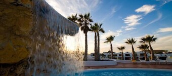 コスタテギース、ラスクチャラスにある共有プール付きのホリデーヴィラ