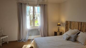 10 bedrooms, iron/ironing board, travel cot, WiFi